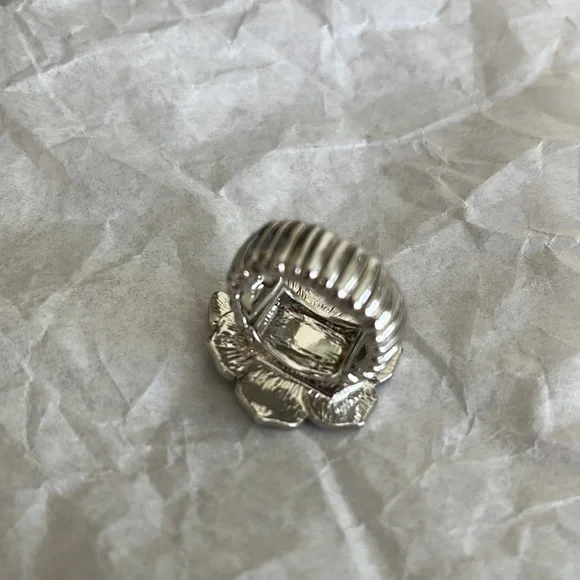 Guess Flower Ring - Picture 5 of 5